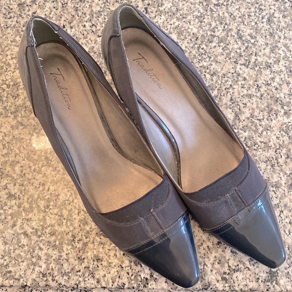 Short navy blue heels